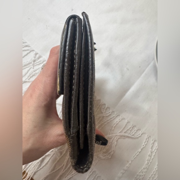 Gucci Monogram Wallet with Heart - Picture 11 of 17